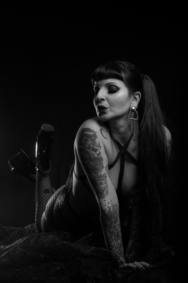 Black-and-white profile of Anaïs Lune in harness against black